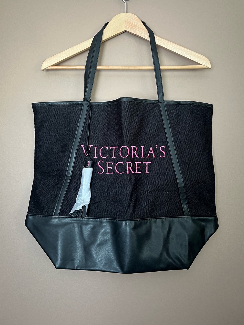 {Victoria's Secret} Mesh Tote Bag in Black